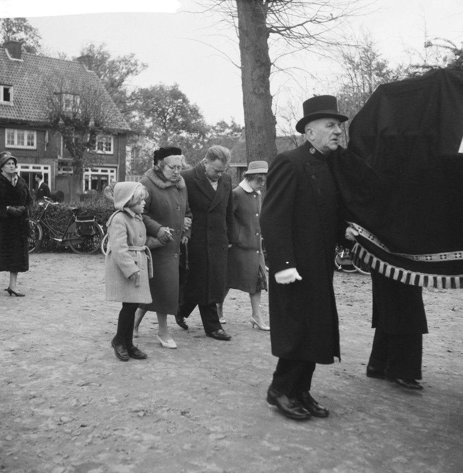 Begrafenis Theo Maswijck in Soest, Bestanddeelnr 913-1854