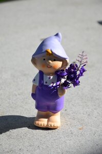 Overalls flowers in the hand dwarf
