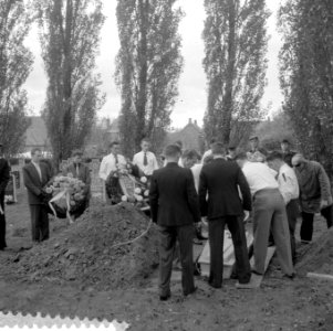 Begrafenis I P C M van Delft te Zeelst, Bestanddeelnr 909-0486