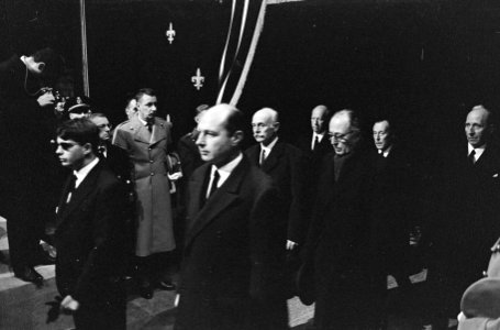 Begrafenis van koningin Elizabeth van België te Brussel genodigden tijdens de d, Bestanddeelnr 918-5117