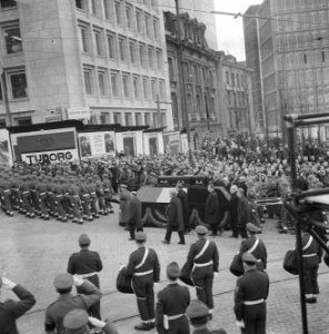 Begrafenis van Koningin Elizabeth van België te Brussel het stoffelijk overscho, Bestanddeelnr 918-5088