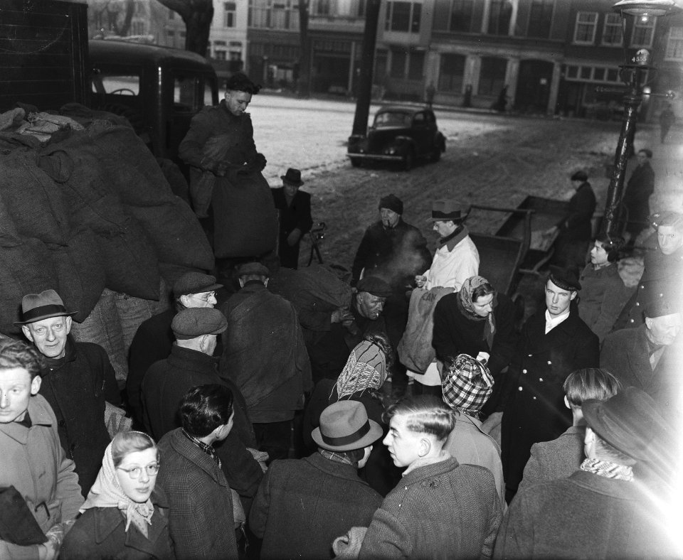Belangstelling bij het afladen, Bestanddeelnr 902-0405