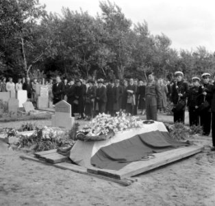 Begrafenis sergeant der Mariniers G. van Dellen in IJmuiden, Bestanddeelnr 904-6397