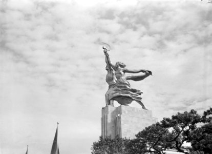 Bekroning van het paviljoen van de Sovjet-Unie, Bestanddeelnr 254-2679