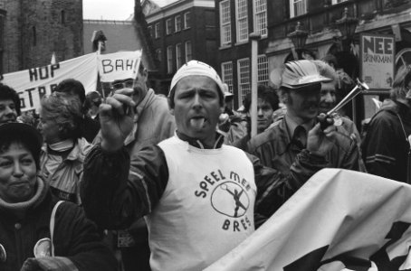 Bejaarden en Sociaal-Cultureel-werkers demonstreerden in Den Haag tegen bezuinig, Bestanddeelnr 933-7944 photo