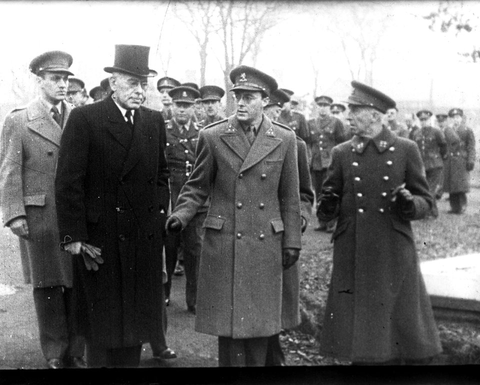 Begrafenis van luitenant-generaal G.B. Noothoven van Goor. Onder de aanwezigen p, Bestanddeelnr 935-0792