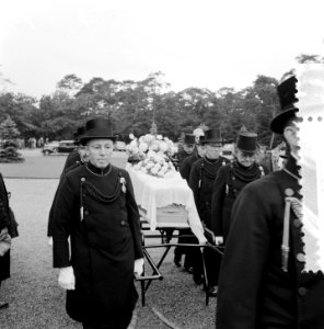 Begrafenis vermoorde verpleegster Willy van de Soest te Zeist, Bestanddeelnr 907-3931