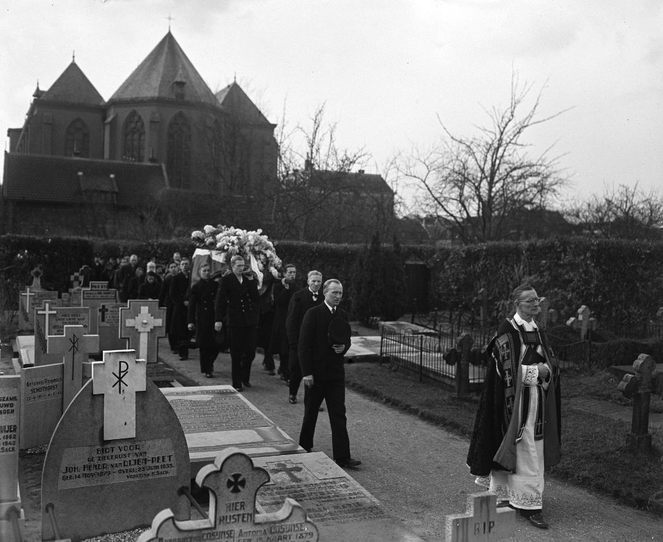 Begrafenis matroos-zeemilicien J.C. Arentsen, Bestanddeelnr 902-5853