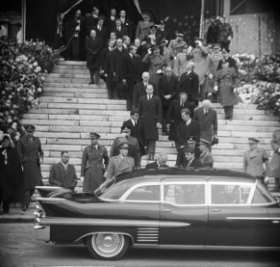 Begrafenis van Koningin Elizabeth van België te Brussel genodigden terwijl ze d, Bestanddeelnr 918-5101