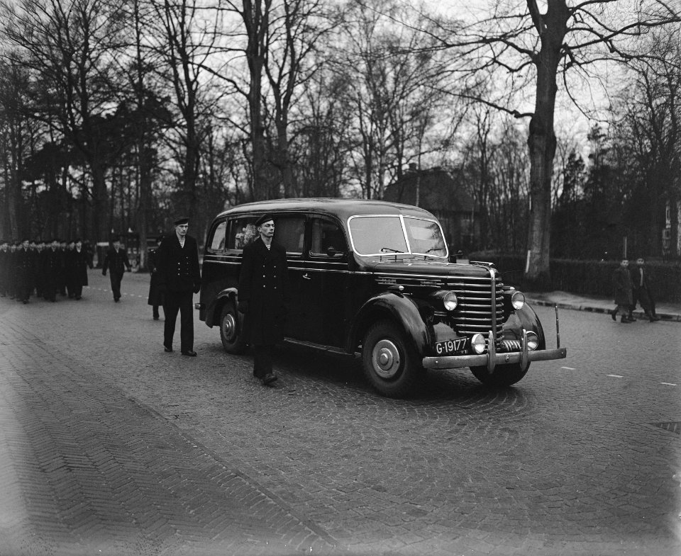 Begrafenis matroos-zeemilicien J.C. Arentsen, Bestanddeelnr 902-5849