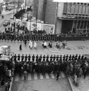 Begrafenis van Koningin Elizabeth van België te Brussel deel van de begrafeniss, Bestanddeelnr 918-5105