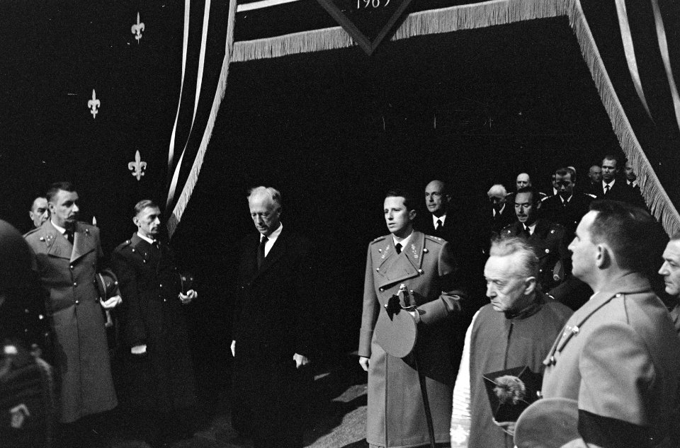 Begrafenis van koningin Elizabeth van België te Brussel genodigden tijdens de d, Bestanddeelnr 918-5116