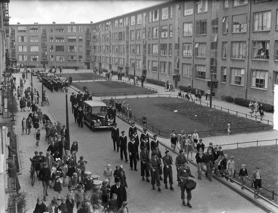 Begrafenis met militaire eer in Amsterdam, Bestanddeelnr 903-9423