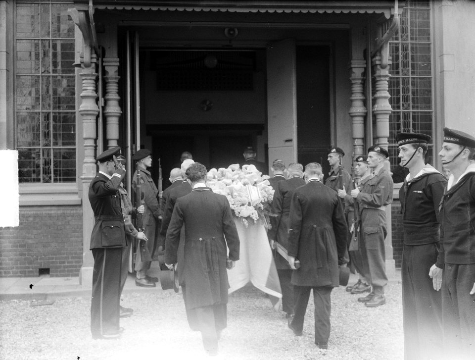 Begrafenis met militaire eer in Amsterdam, Bestanddeelnr 903-9425