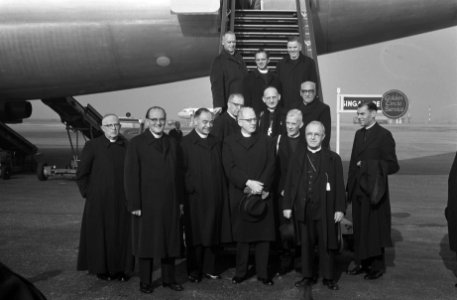 Belangrijkste Nederlandse deelnemers aan het Concillie te Rome vertrokken, vln, Bestanddeelnr 914-3879