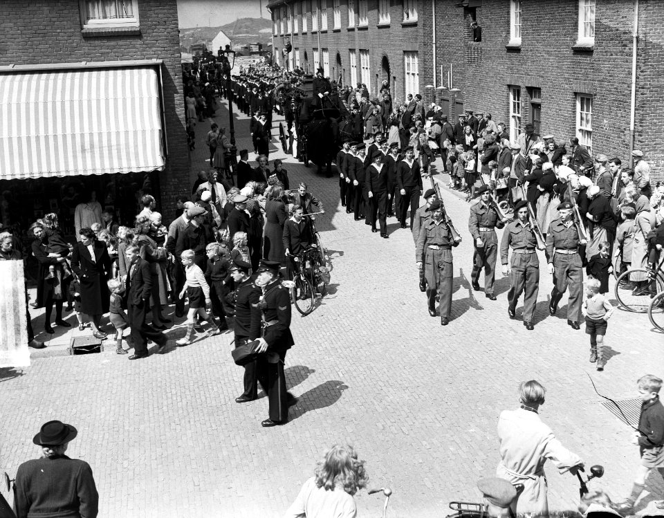 Begrafenis matroos O. V. W. Spaans te Den Haag, Bestanddeelnr 903-3737
