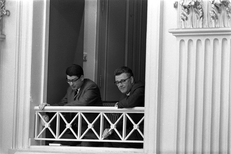 Behandeling ontslag Van der Molen in Tweede Kamer , in loge Ed van Thijn en Weth, Bestanddeelnr 919-3084