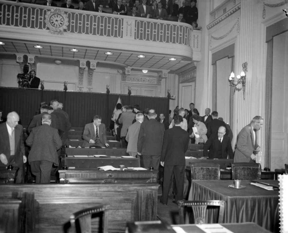 Behandeling van belastingvoorstellen in de Tweede Kamer De fracties van PvdA en, Bestanddeelnr 910-0363