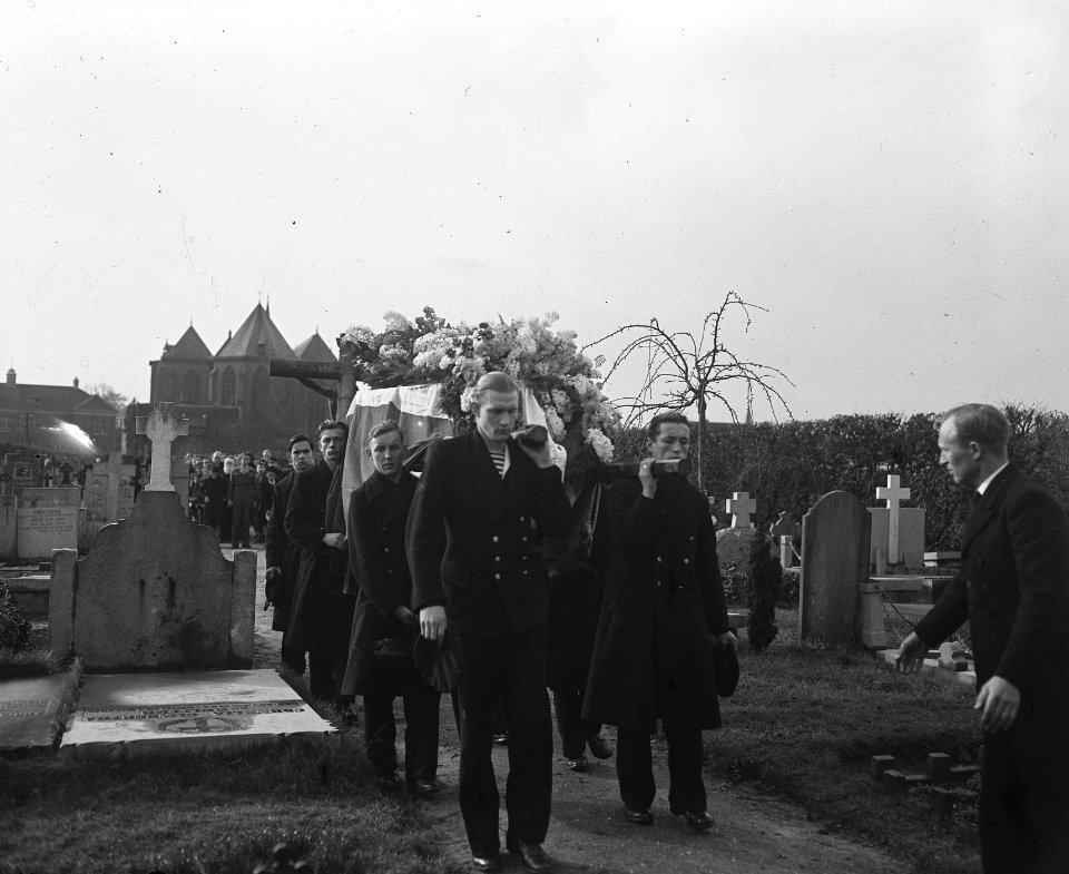 Begrafenis matroos-zeemilicien J.C. Arentsen, Bestanddeelnr 902-5854