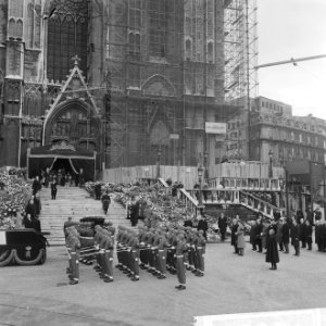 Begrafenis van Koningin Elizabeth van België te Brussel het stoffelijk overscho, Bestanddeelnr 918-5091