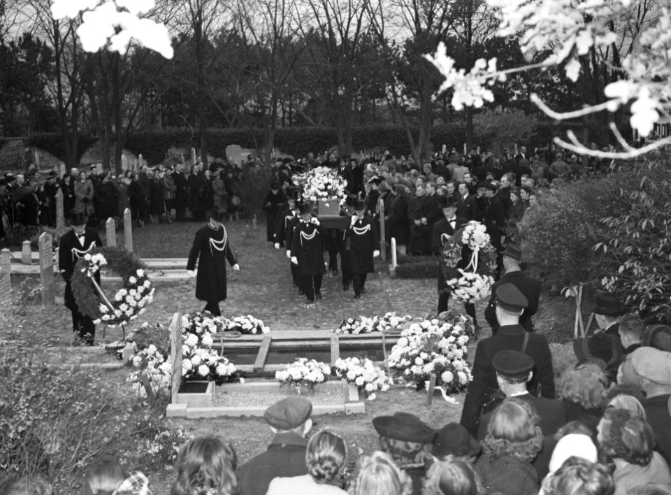 Begrafenis van Janny Lammers die bij het vliegtuigongeluk van de KLM op Schiphol, Bestanddeelnr 901-9589