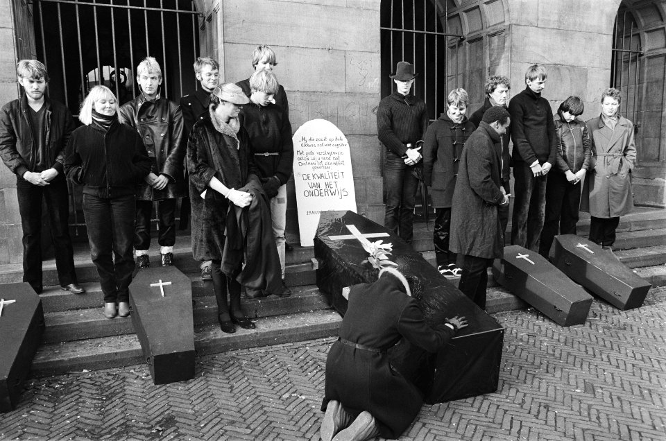 Begrafenis van het onderwijs op de Dam in Amsterdam, Bestanddeelnr 932-4063