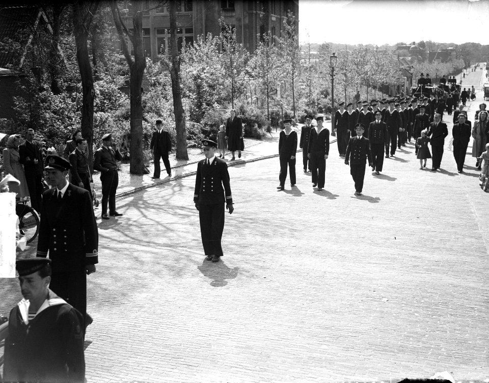 Begrafenis matroos O. V. W. Spaans te Den Haag, Bestanddeelnr 903-3739