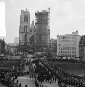 Begrafenis van Koningin Elizabeth van België te Brussel de begrafenisstoet tijd, Bestanddeelnr 918-5089
