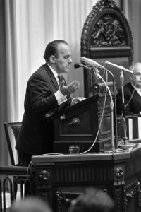 Behandeling ontslag Van der Molen in Tweede Kamer , Kamerlid Bruggeman (PSP) aan, Bestanddeelnr 919-3082