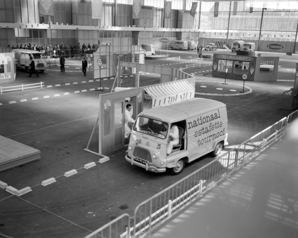Behendigheidsproeven met bestelwagens, Bestanddeelnr 912-5365