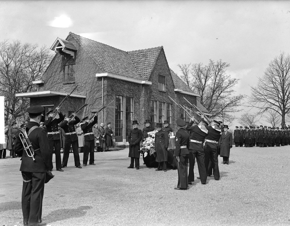 Begrafenis Koppenol (Rotterdam) Marvo, Bestanddeelnr 904-5170
