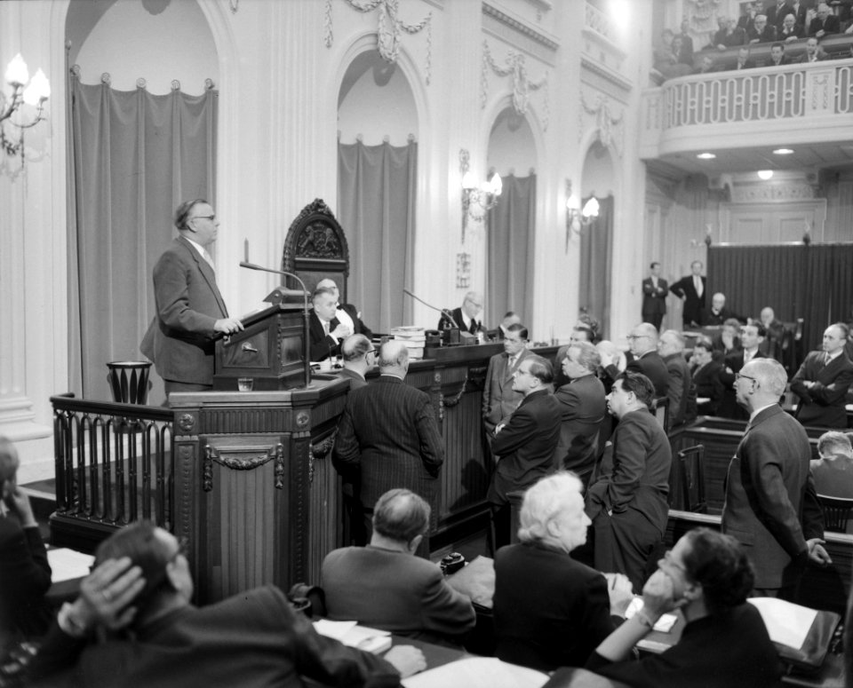 Behandeling van belastingvoorstellen in de Tweede Kamer debat tussen mr Burger , Bestanddeelnr 910-0364