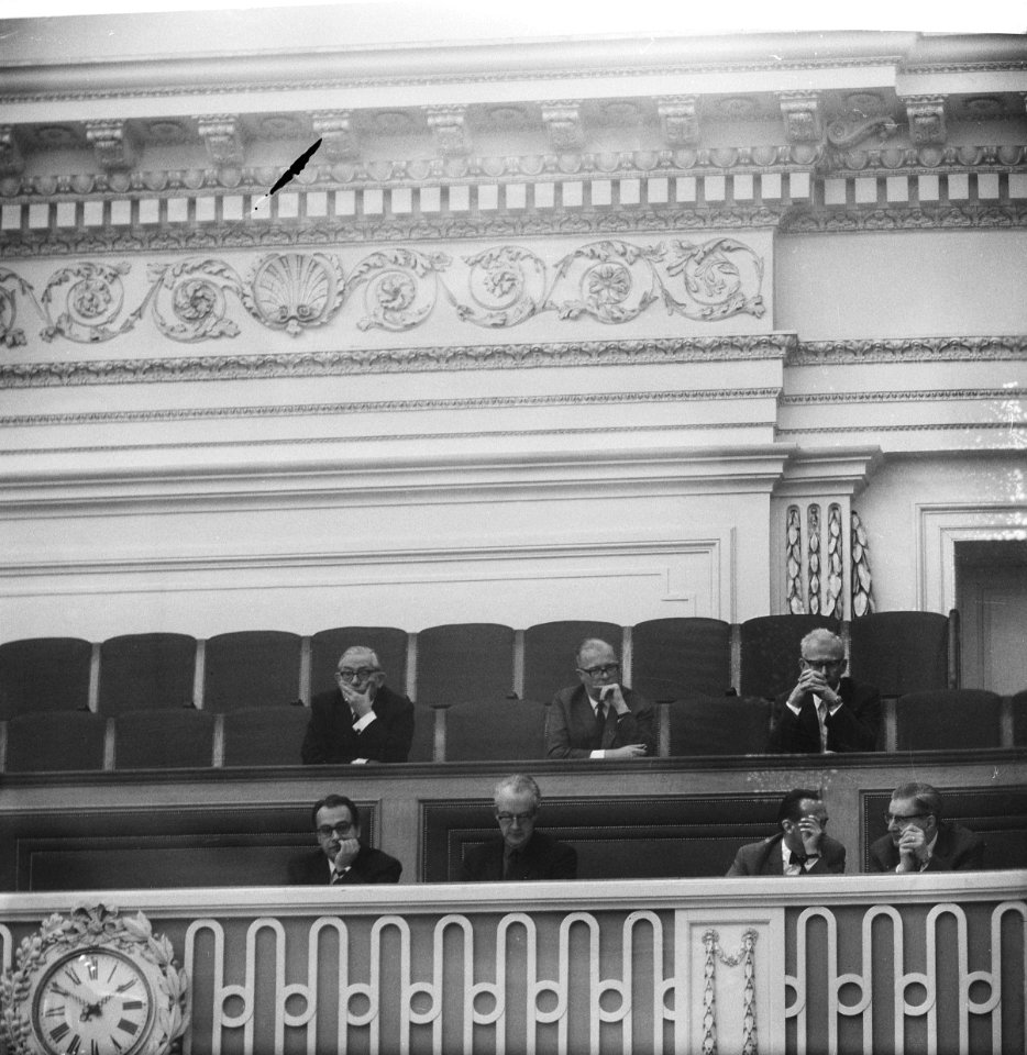 Behandeling mijnen Limburg in Tweede Kamer , vanaf de publieke tribune, directie, Bestanddeelnr 918-8225