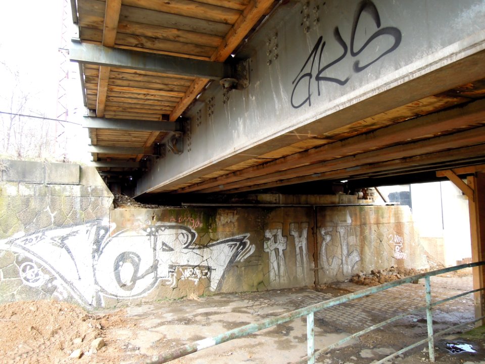 Behelfsbrücke während des Ersatzneubaus der Eisenbahnüberführung Neue Harth in Gaschwitz im März 2018b
