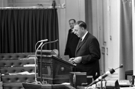 Behandeling van de volksgezondheid, met dr. J.H.Lamberts (PvdA), Bestanddeelnr 919-5817