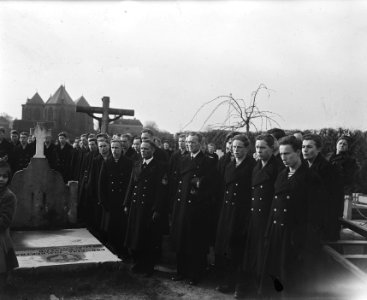 Begrafenis matroos-zeemilicien J.C. Arentsen, Bestanddeelnr 902-5856