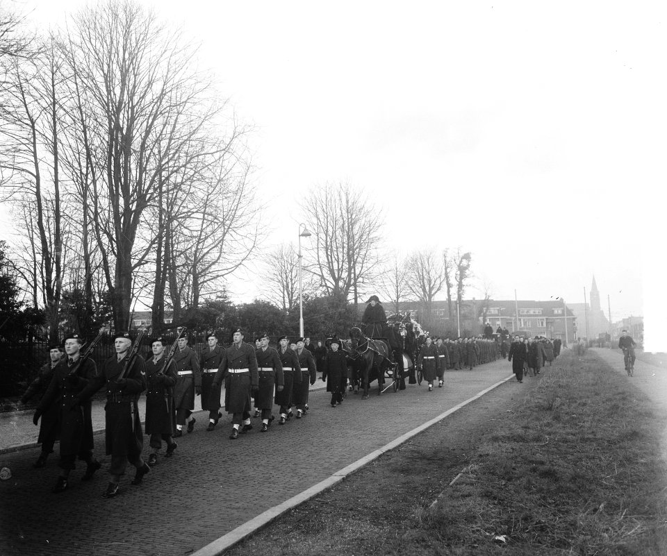 Begrafenis Marvo Smit, Bestanddeelnr 903-1877