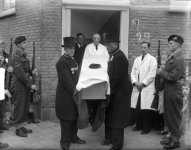 Begrafenis met militaire eer in Amsterdam, Bestanddeelnr 903-9422