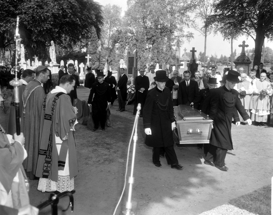 Begrafenis mgr. Bekkers, Bestanddeelnr 919-1494