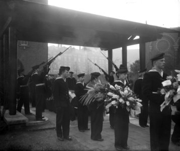 Begrafenis Marine stoker Zandvliet te Rotterdam (Crooswijk), Bestanddeelnr 903-8396