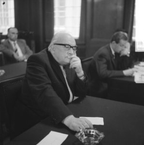 Behandeling van het Stadhuisontwerp in de Amsterdamse gemeenteraad. Architect J., Bestanddeelnr 913-0655