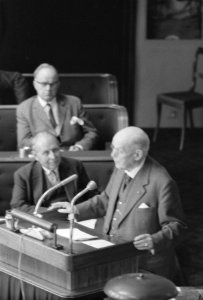 Behandeling voetbaltoto in de Eerste Kamer , dr Vixseborse tijdens zijn rede, Bestanddeelnr 911-5949