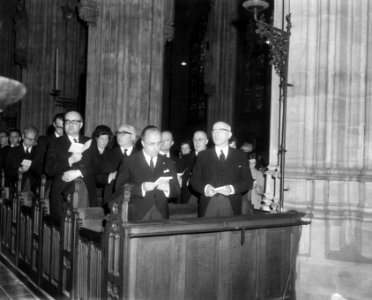 Begrafenis mgr. Bekkers , v.l.n.r. de Ministers Bogaers, Veldkamp, Cals, Schmelz, Bestanddeelnr 919-1477
