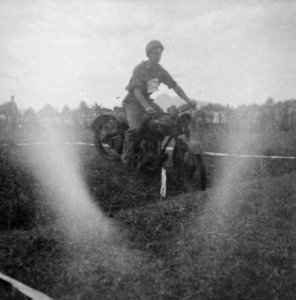 Behendigheidsproef met motorfiets, Bestanddeelnr 13484