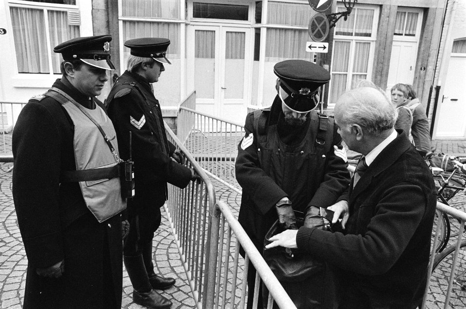 Behandeling uitleveringsverzoek RAF lid Folkerts door rechtbank in Maastricht p, Bestanddeelnr 929-5185