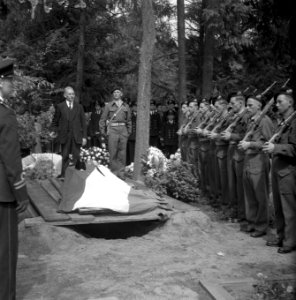 Begrafenis officier administratie tweede klasse Jac Capteyn, Bestanddeelnr 902-2971