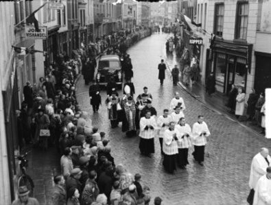 Begrafenis Mgr. Hopmans Bisschop van Breda, Bestanddeelnr 904-4427