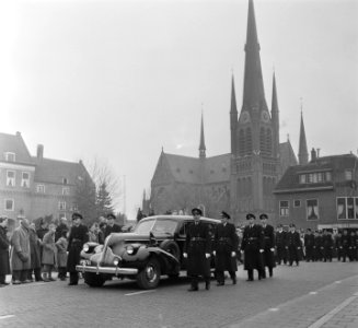 Begrafenis politieagent A. van Eck te Woerden, Bestanddeelnr 905-4190