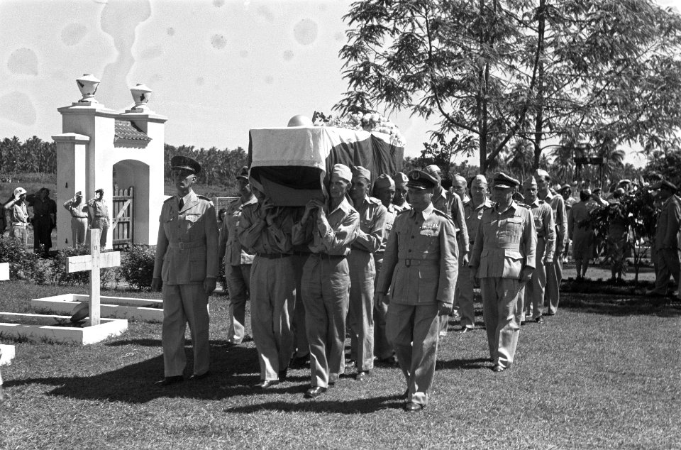 Begrafenis generaal S.H. Spoor op Ereveld Menteng Pulo, Bestanddeelnr 4081