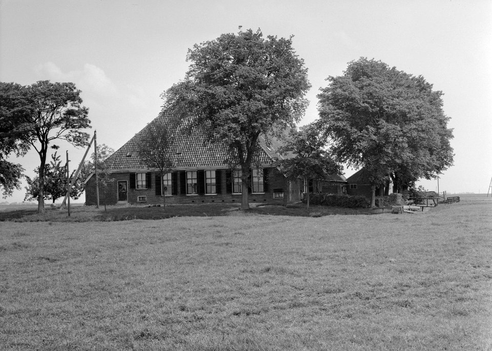 Boerderij van F Bouma te Nijhuizum (Friesland), Bestanddeelnr 163-0173